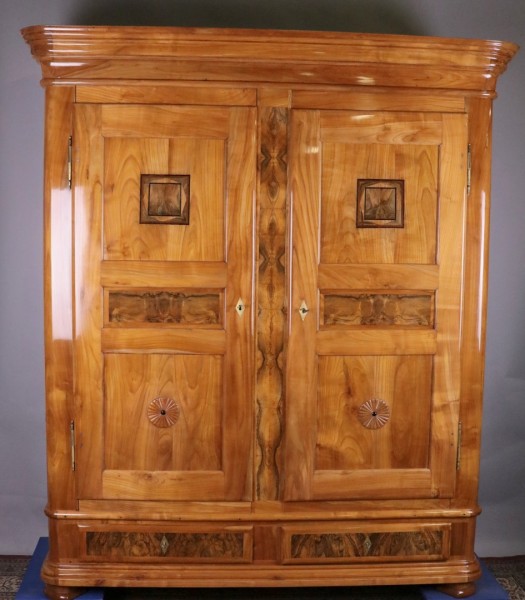 Antike Möbel Ausnahmeschrank mit Schubladen Kirschbaum um 1850